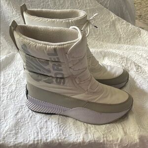 Sorel White and Gray Winter Rain Boots size 10